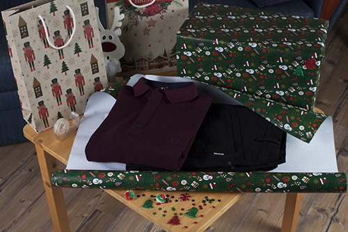 fekete férfi nadrág és pulóver karácsonyi ajándéknak