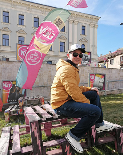 férfi farmernadrág sportos öltözethez